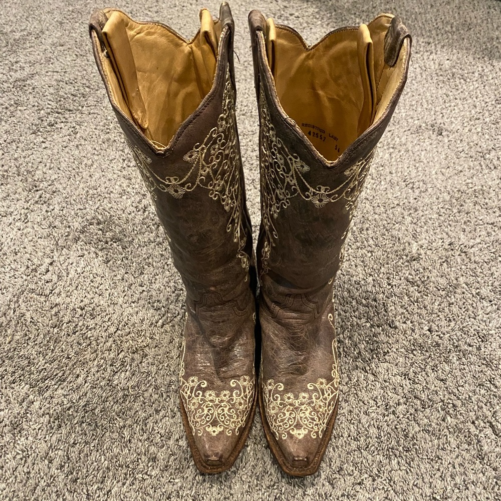 CORRAL BROWN CRATER WITH BONE EMBROIDERY COWGIRL BOOTS - SNIP TOE